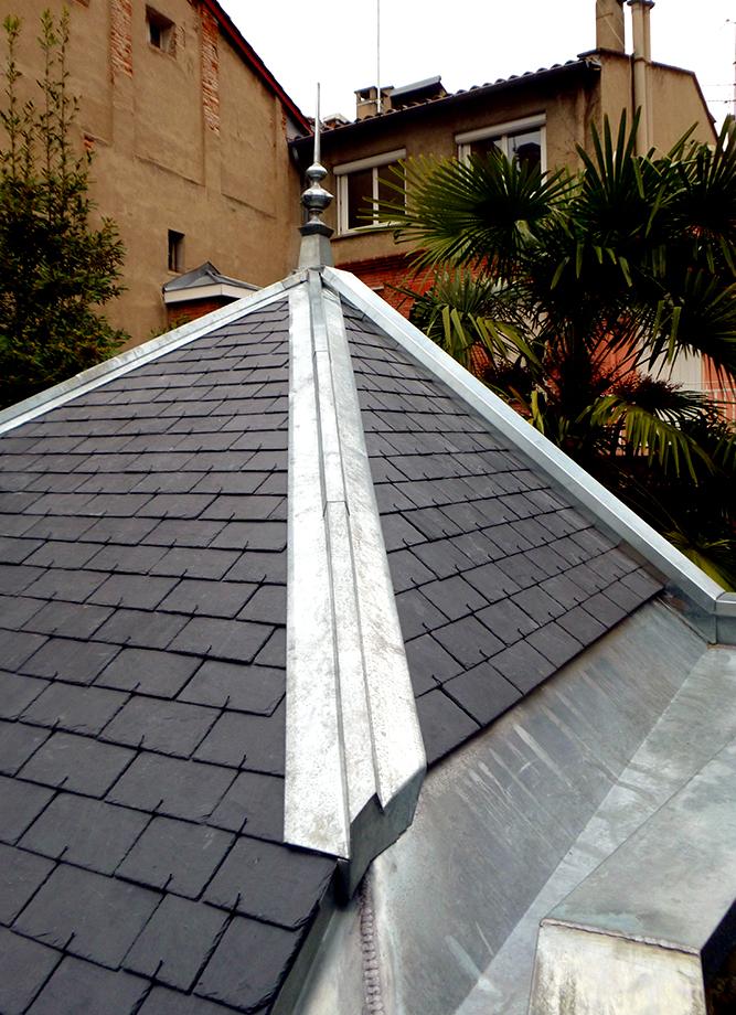 Couverture en ardoise et zinc naturel