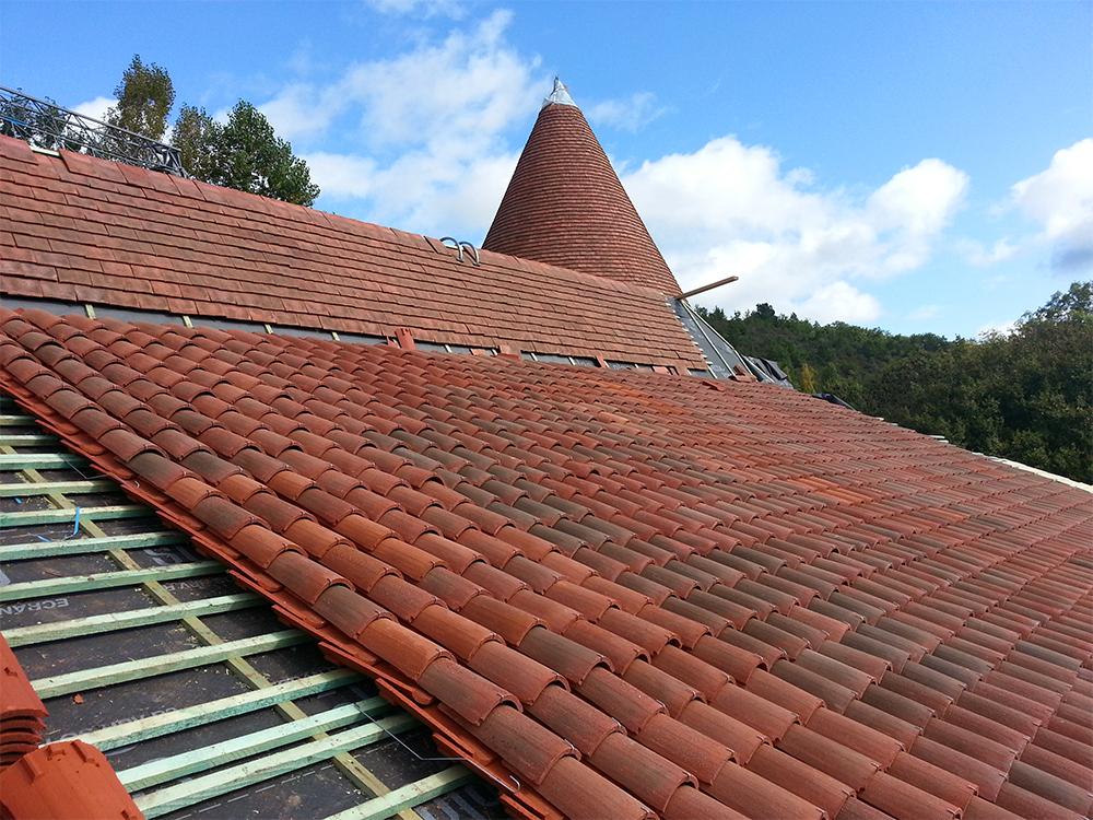 Tuile canal et tourelle en tuile plate Tuile canal et tourelle en tuile plate